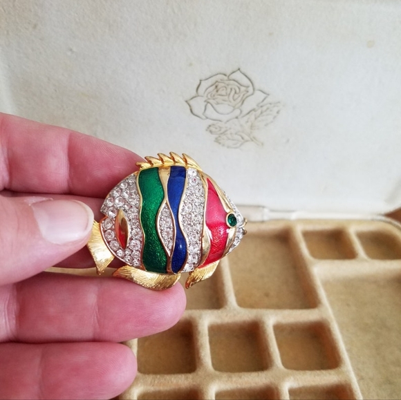 Vintage Gold Rainbow Fish Brooch - Picture 6 of 10